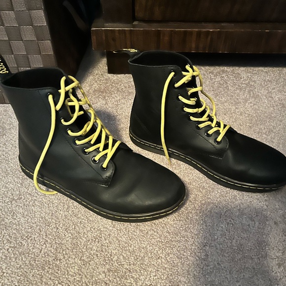 Dr Martens size 8 work maybe 5 times - Picture 2 of 3